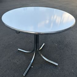 Tulip Vintage Chrome Base Dining Room Table With 2  Color Veneer    Top 