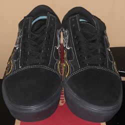 Brand New Vans Shoes "Le Flames" Old Skool