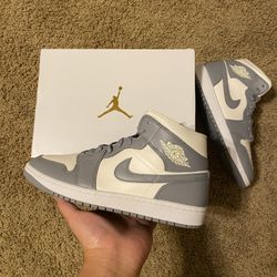 Air Jordan 1 Mid “ Stealth “ Women Sizes 