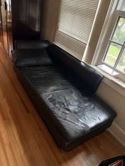 Leather chaise lounge (black, worn)
