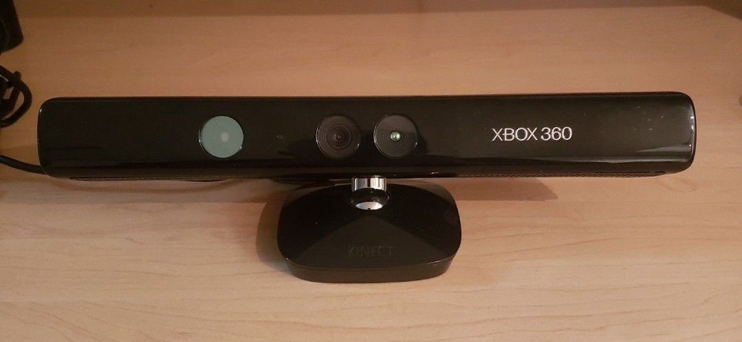 Xbox 360 Kinect and 2 controller chargers