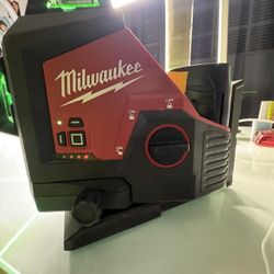 Milwaukee 12 V 360 Line Laser
