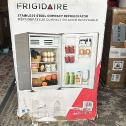Frigidaire Refrigerator 