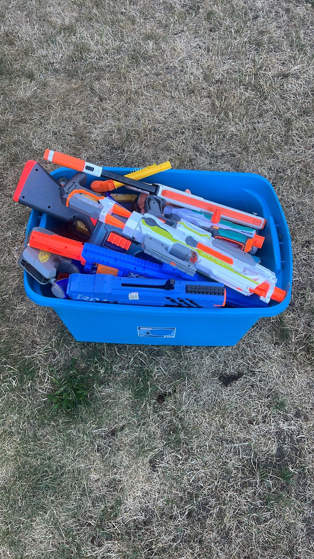 whole bin of nerf guns 