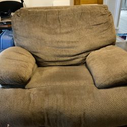Cushiony Brown Recliner 