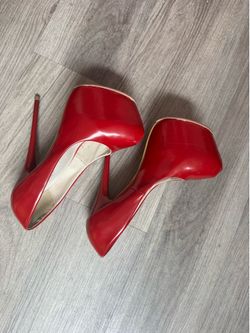 Stylish red high heels in good condition , 7