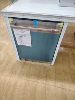 $579 GE cafe 24 in built in dishwasher with third rack and bottle jets