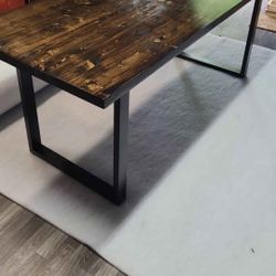 DINNER TABLE 