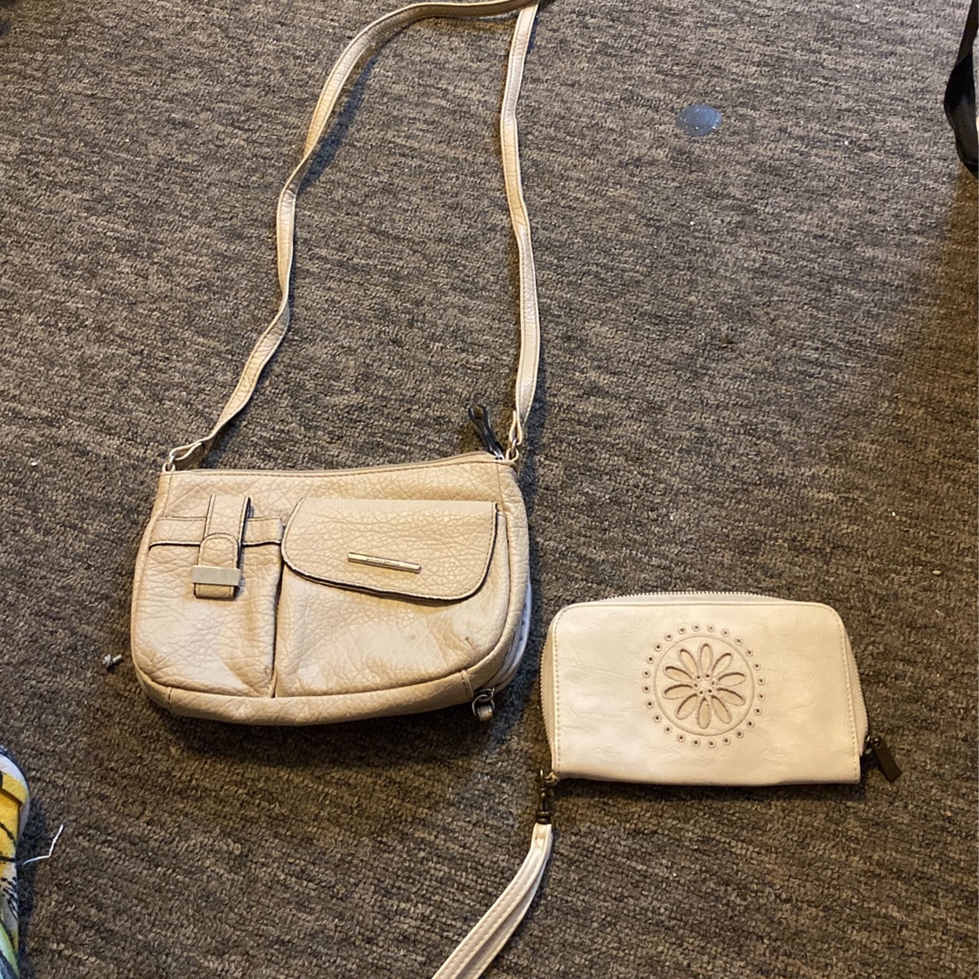 Jaclyn Smith Handbag INCLUDES MATCHING WALLET-Beige