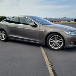 2015 Tesla Model S