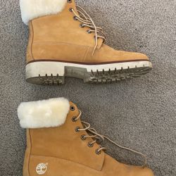 TAN TIMBERLANDS SIZE 8 WOMEN USED