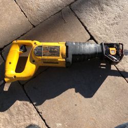 DEWALT DW304P Reciprocating Saw  10A