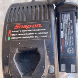 Snap On Battery 🔋 And Charger 🔌 7.2 Volts