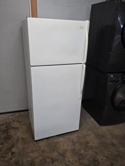 whirlpool top and bottom white refrigerator.