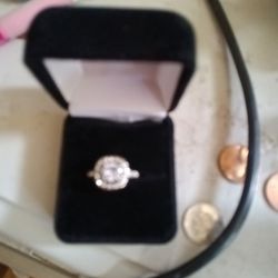  Diamond Halo Engagement Ring 