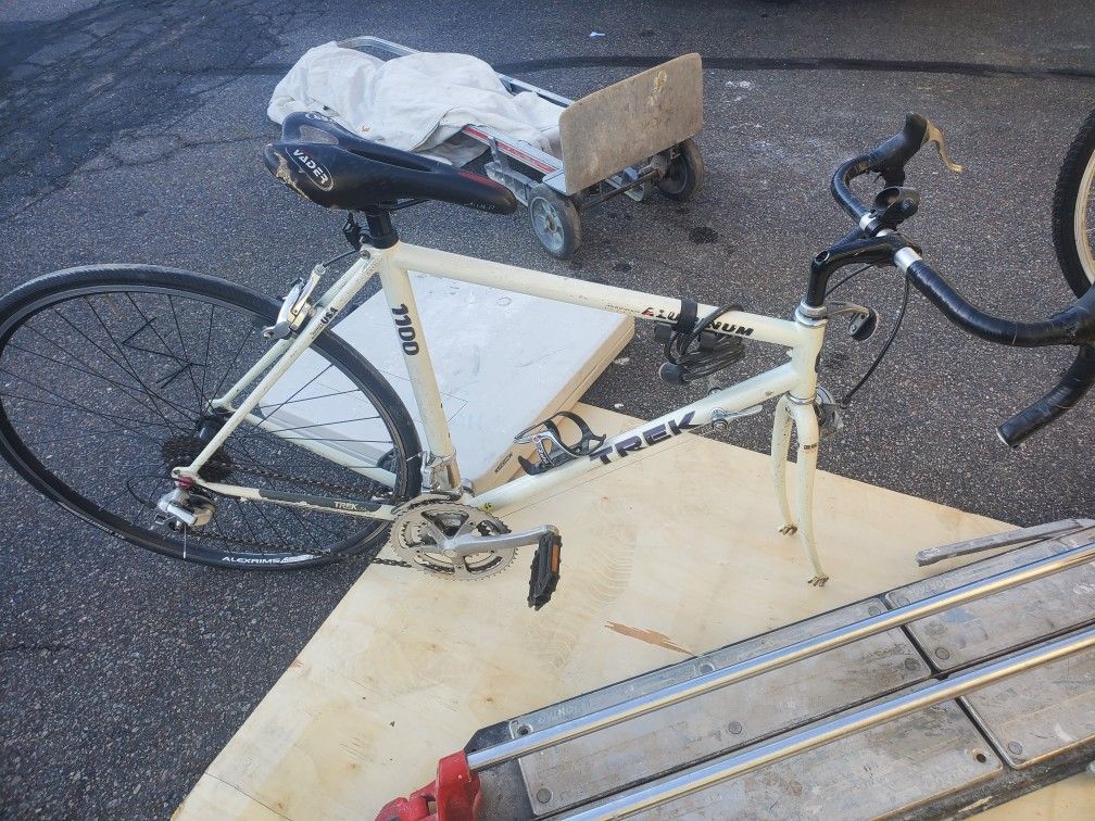 Trek 1100 Bike For Ssle
