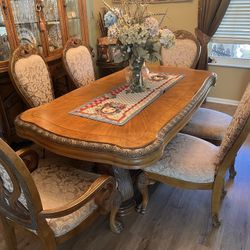 Beautiful Dinning Room Set $1,500 Firm
