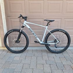 GIANT TALON 2 MOUNTAIN BIKE 29 ER 1 X 9 SPEED LIKE NEW( CHECK MY OTHER BIKES)