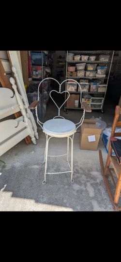 Metal Heart Tall Chair White