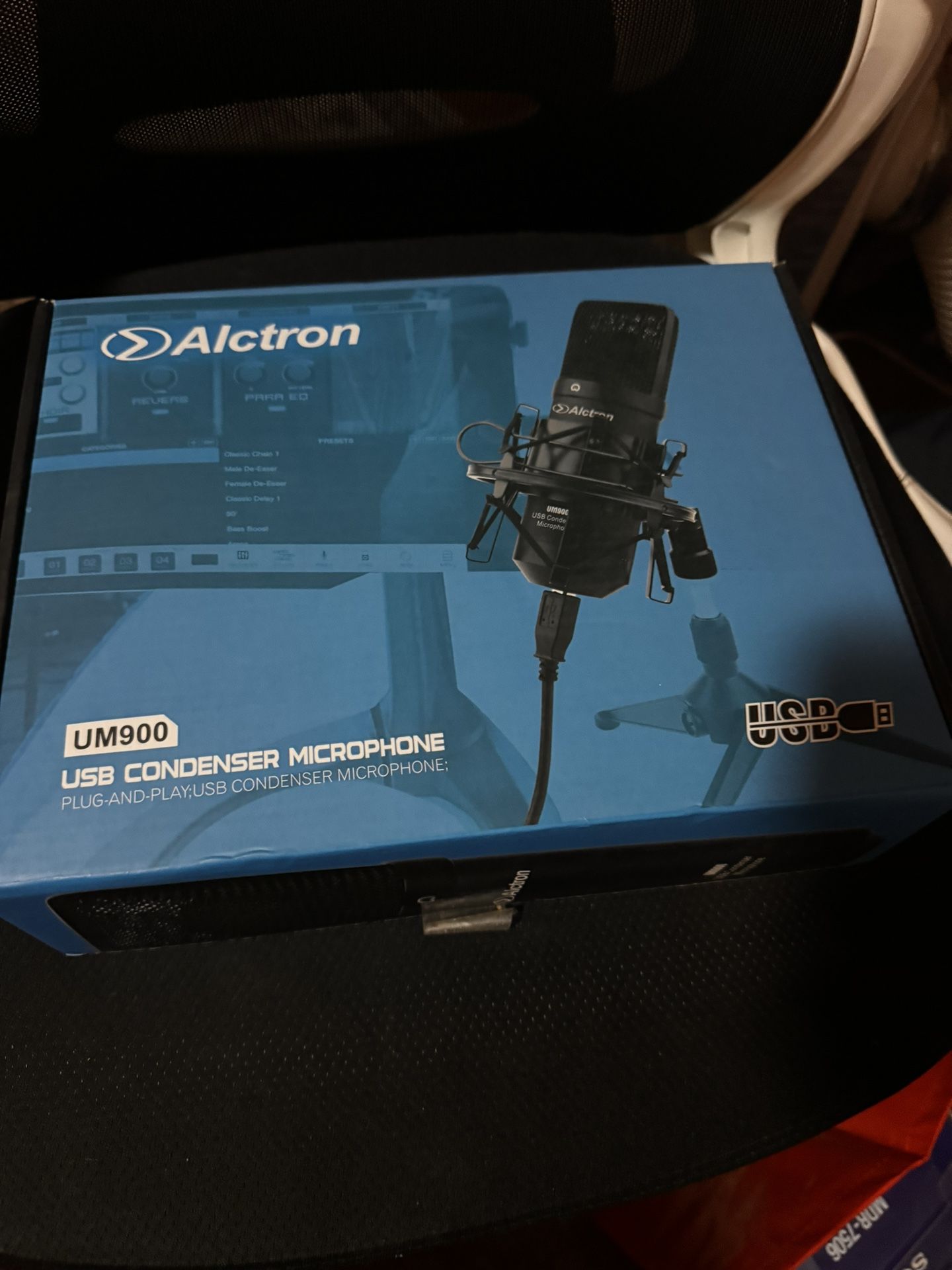 UM900 USB condenser microphone