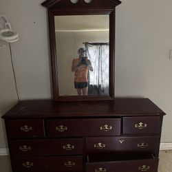Dresser With Mirror 