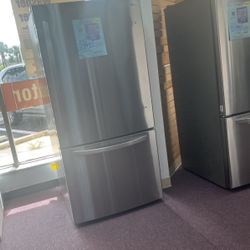 Refrigerator Stainless Steel 33” Inches New Open Box And 1 Year Warranty 