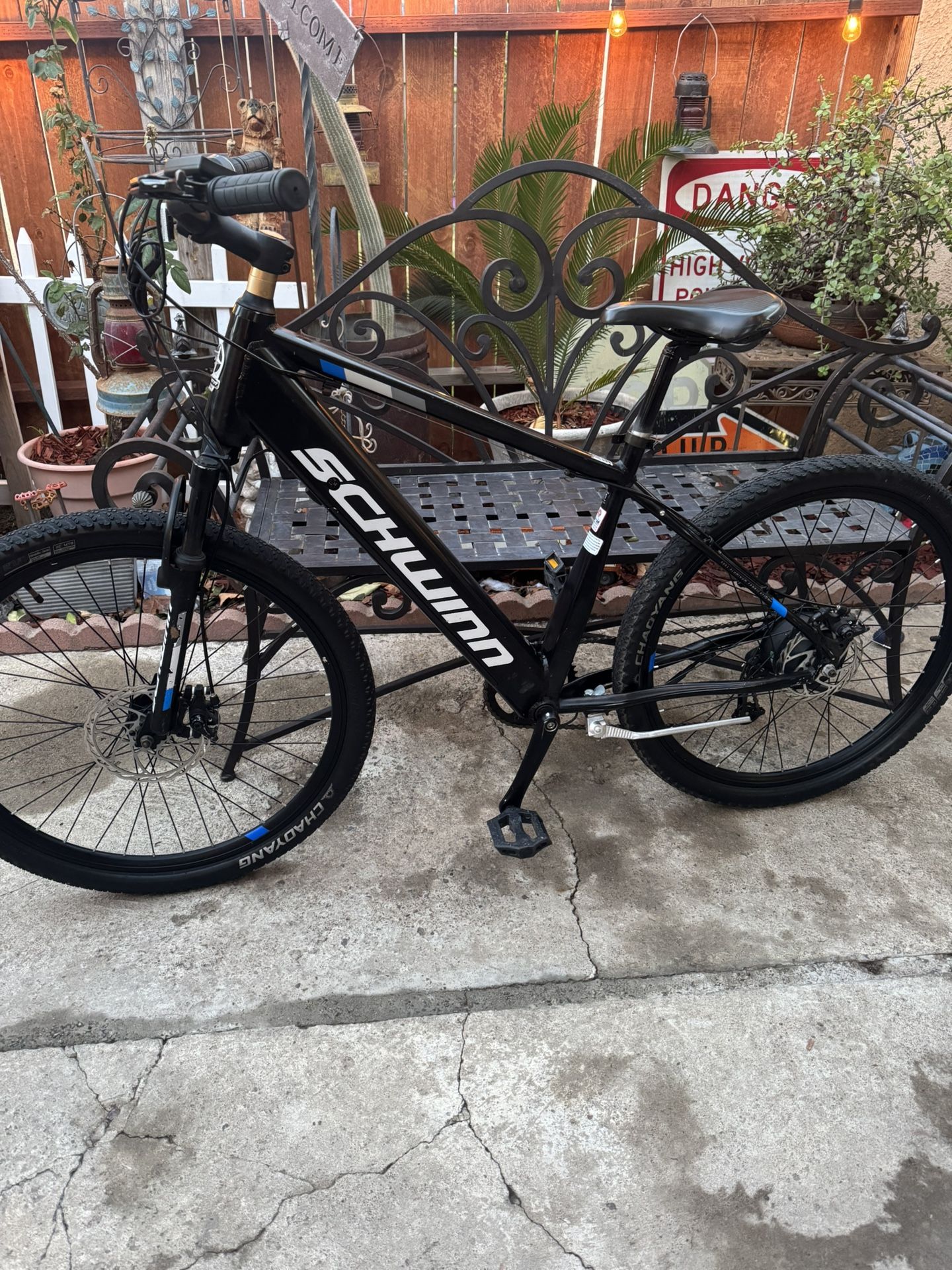 Schwinn Amalgam Electric Bike