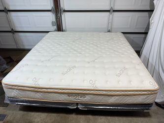 LIKE NEW! Saatva Classic Luxury Firm King Mattress - Delivery Available 