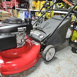 YARD MACHINE GAS LANW MOWER 