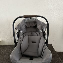 Newborn Car Seat Nuna