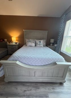 Queen Bed