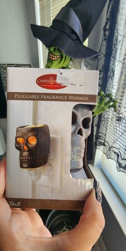 Halloween Skull Plug-In Wax Warmer (Witch-Approved) 💀 Calentador de cera de calavera