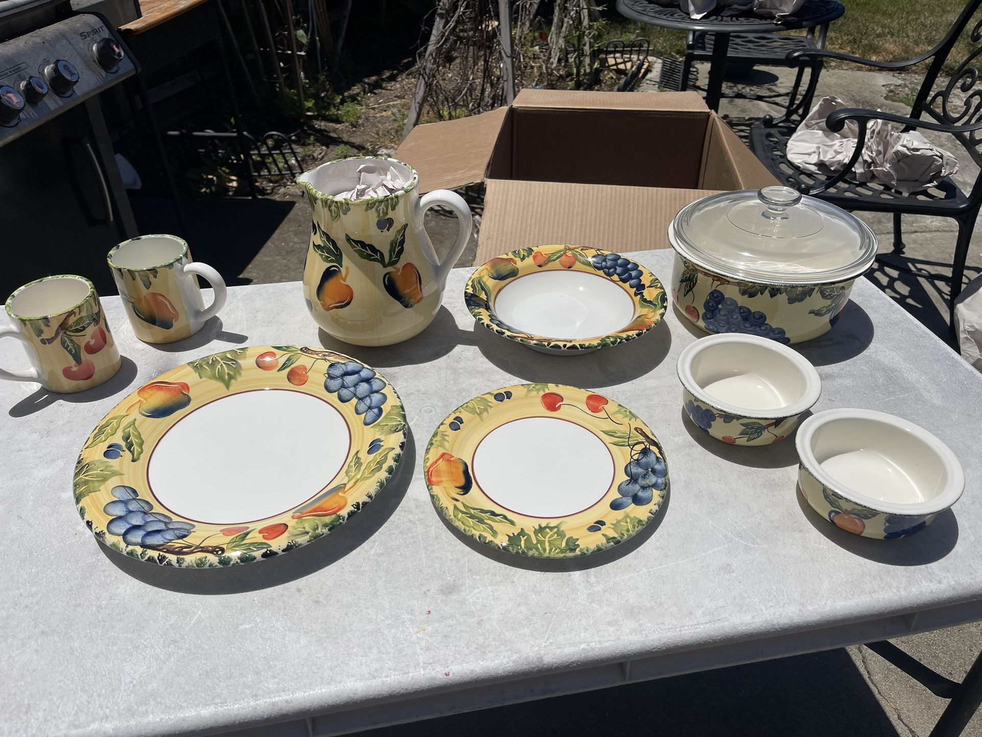 Set of Dining Dishes
