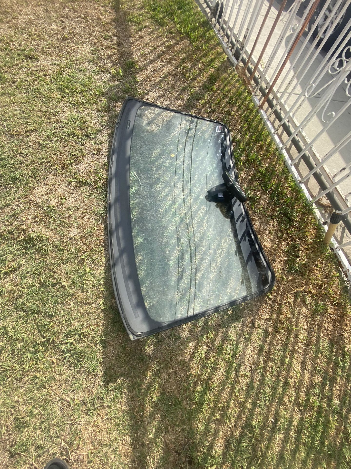 1 Series 2008-2011 Oem BMW Windshield With Sensor No Rear view