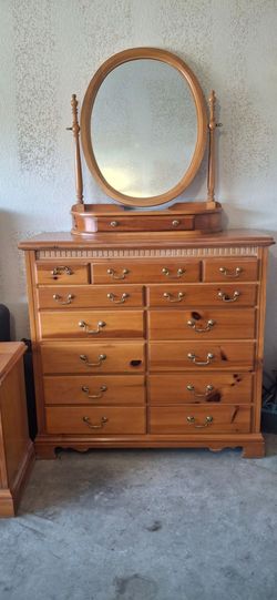 Dresser and nightstands set