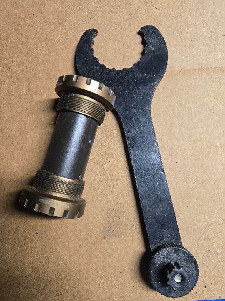 FSA BOTTOM BRACKET/W TOOL