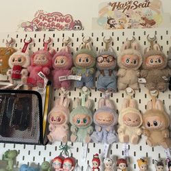 Labubu Board (Have A Seat Set + Exciting Macaron Set)