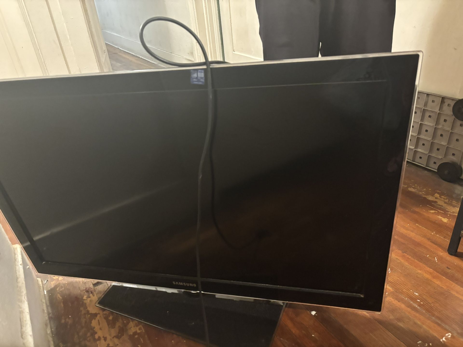 40” Samsung $100