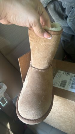 Uggs kids size 3