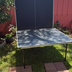 Stiga Ping Pong Table W/ Rackets And Net
