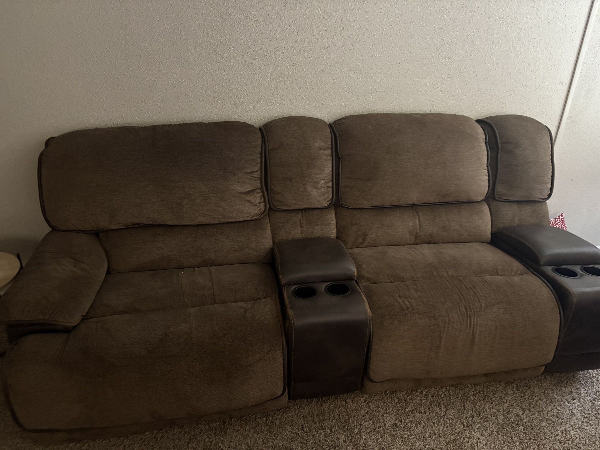 6 Seat 4 Cup holder 1 Recliner