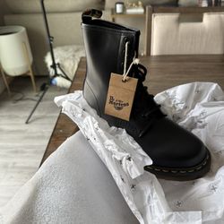 Dr. Martens -Size 7 Women - BRAND NEW w/ Box