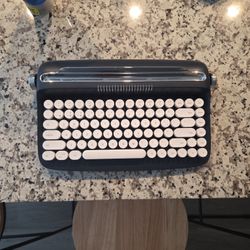 Typewriter Wireless Bluetooth Keyboard