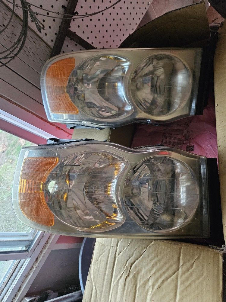 2004 Dodge Ram Headlights 