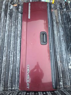 99-07 SILVERADO TAILGATE COMPLETE WITH CABLES