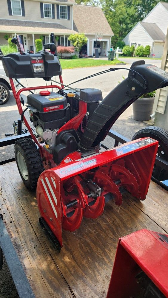 Troy Bilt Snow Blow 28"