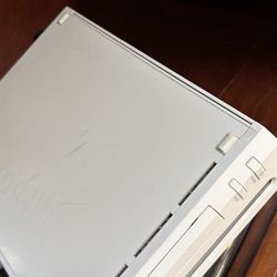 White Nintendo Wii. ( Joysticks Included)