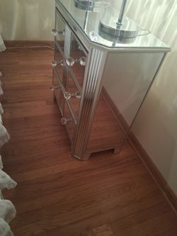Mirror Glass Stand