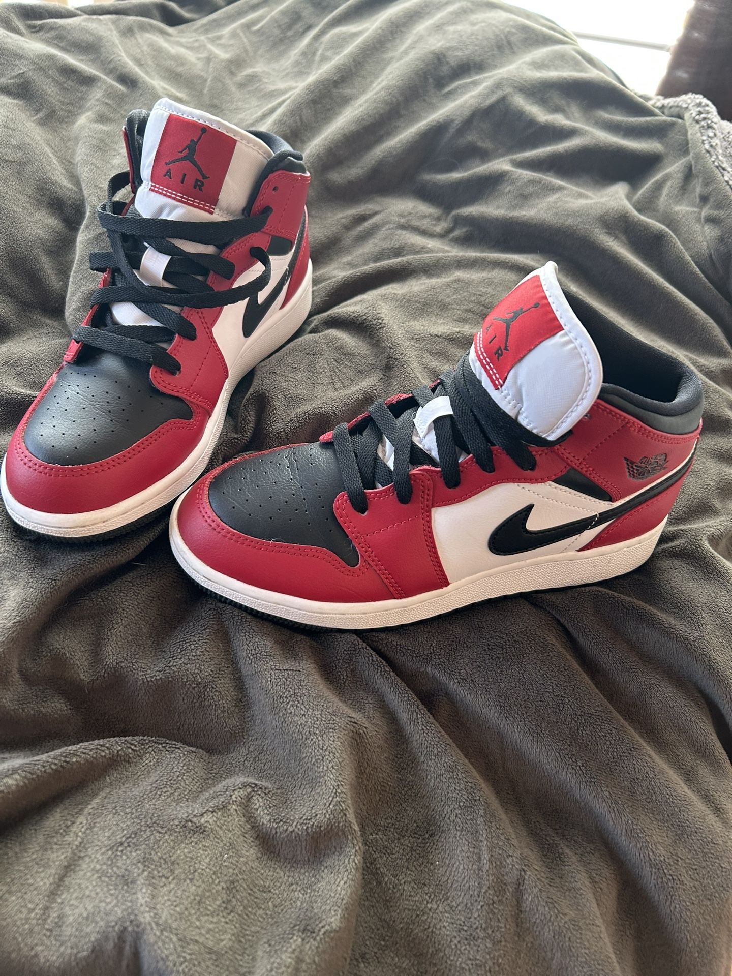 Jordan 1s Size 5y