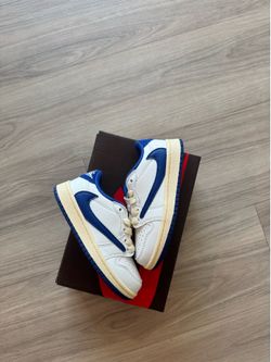 Size 9C jordan 1 low